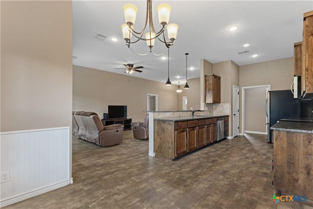 301 Sunrise Hills, Lampasas, TX 76550