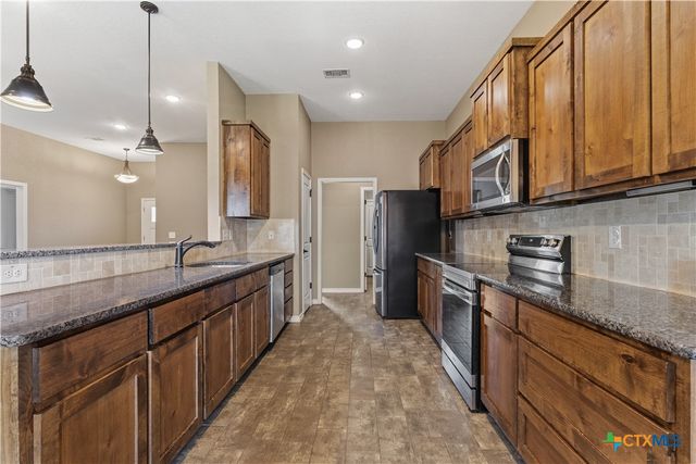301 Sunrise Hills, Lampasas, TX 76550