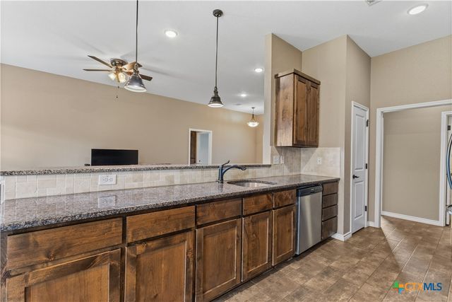 301 Sunrise Hills, Lampasas, TX 76550