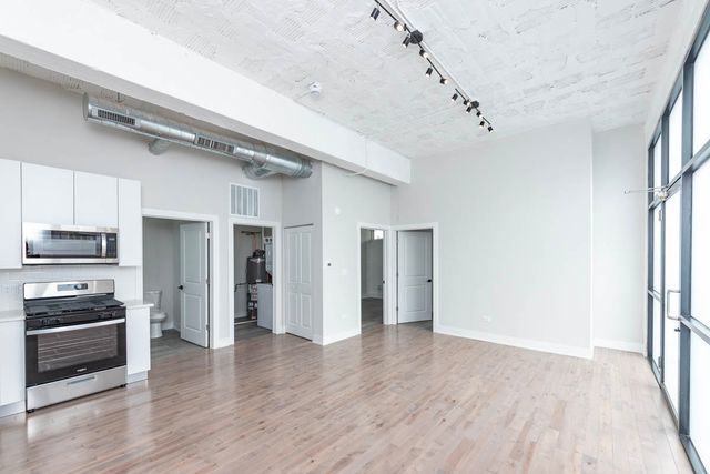 2000 W 22nd Place 1E, Chicago, IL 60608