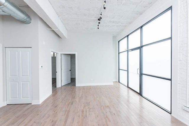 2000 W 22nd Place 1E, Chicago, IL 60608