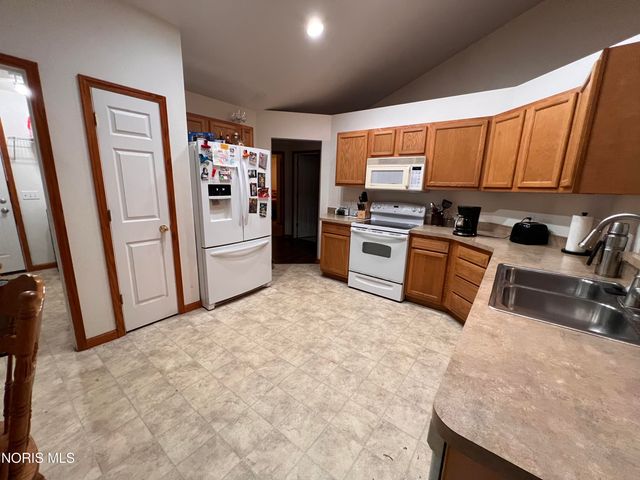 2223 Vaness Drive, Toledo, OH 43615