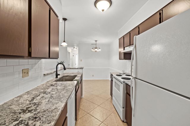 9807 Hundred Oaks CIR B, Austin, TX 78750