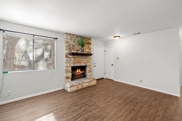 9807 Hundred Oaks CIR B, Austin, TX 78750
