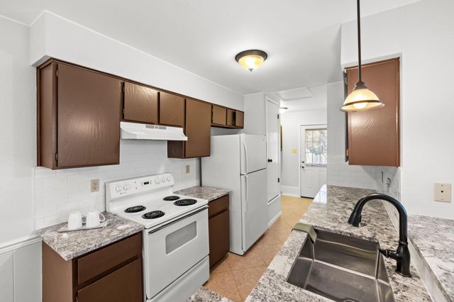 9807 Hundred Oaks CIR B, Austin, TX 78750