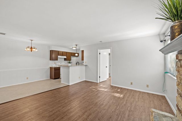 9807 Hundred Oaks CIR B, Austin, TX 78750