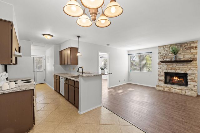 9807 Hundred Oaks CIR B, Austin, TX 78750