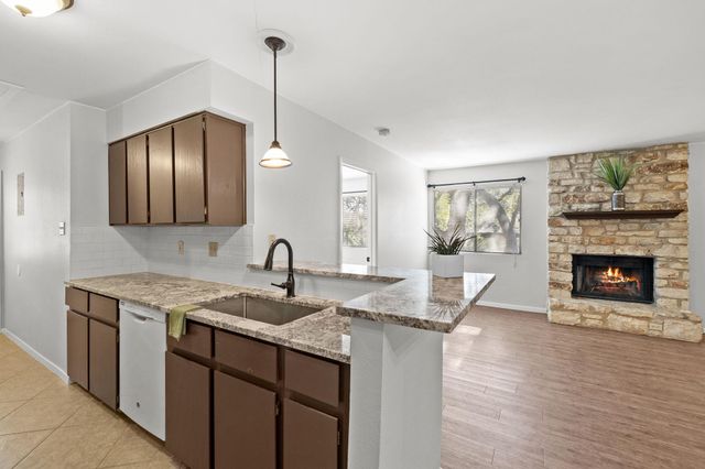 9807 Hundred Oaks CIR B, Austin, TX 78750