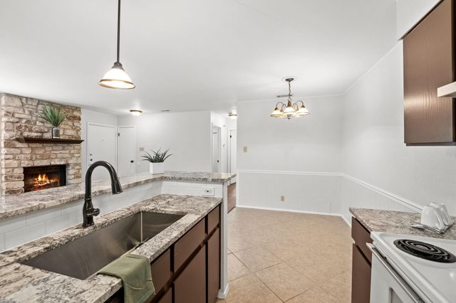 9807 Hundred Oaks CIR B, Austin, TX 78750