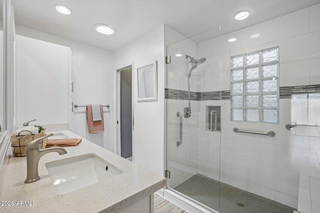 717 E TUCKEY Lane, Phoenix, AZ 85014