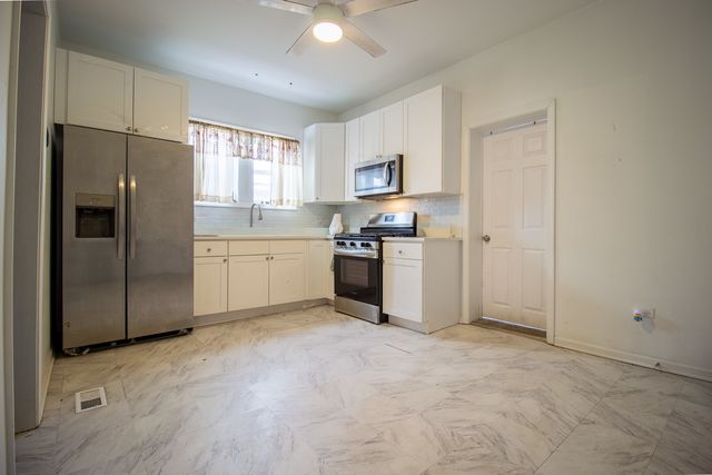 678 Douglas Avenue, Calumet City, IL 60409