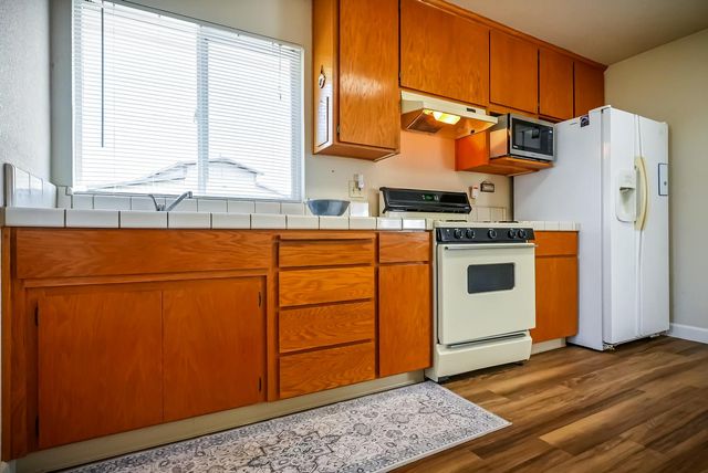 9985-9999 N Shelton Rd, Linden, CA 95236