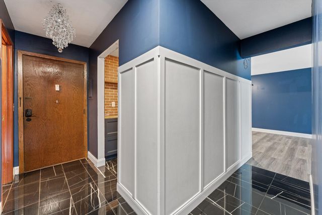 2700 Oxford Street N 101, Roseville, MN 55113