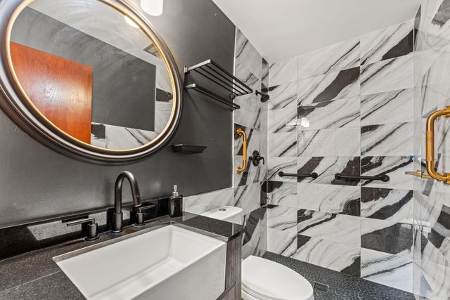 2700 Oxford Street N 101, Roseville, MN 55113