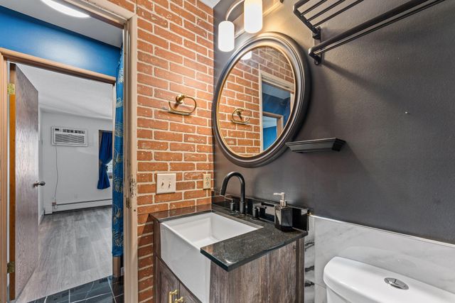 2700 Oxford Street N 101, Roseville, MN 55113