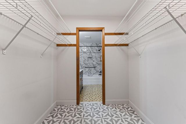 2700 Oxford Street N 101, Roseville, MN 55113