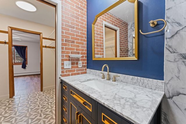 2700 Oxford Street N 101, Roseville, MN 55113