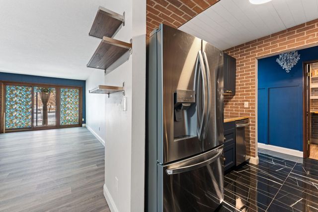 2700 Oxford Street N 101, Roseville, MN 55113