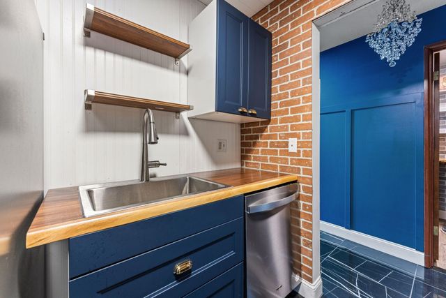 2700 Oxford Street N 101, Roseville, MN 55113