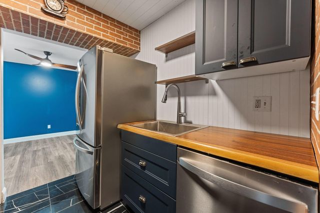 2700 Oxford Street N 101, Roseville, MN 55113