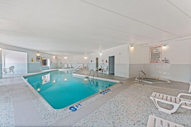 2700 Oxford Street N 101, Roseville, MN 55113