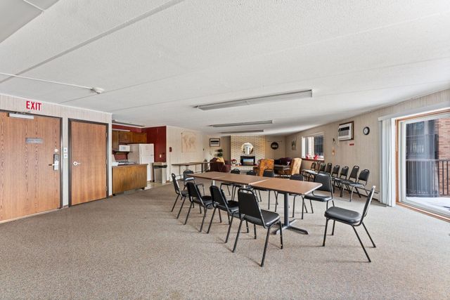 2700 Oxford Street N 101, Roseville, MN 55113