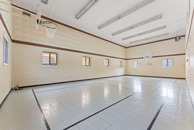 2700 Oxford Street N 101, Roseville, MN 55113