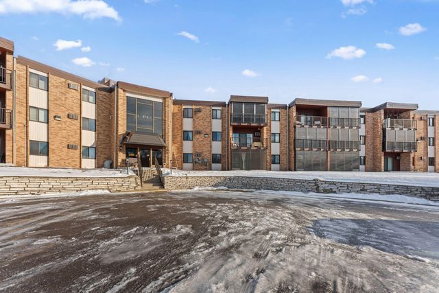 2700 Oxford Street N 101, Roseville, MN 55113