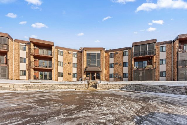 2700 Oxford Street N 101, Roseville, MN 55113