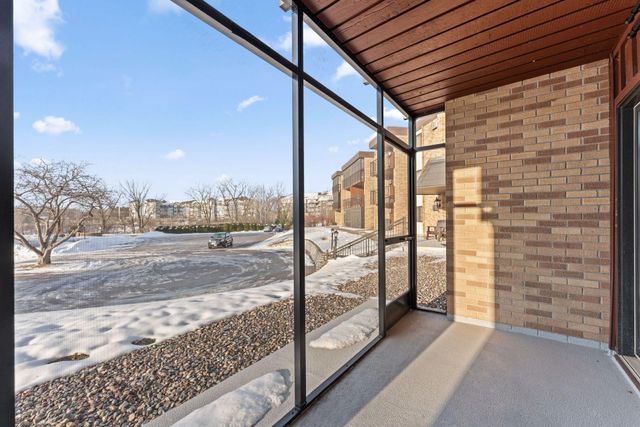 2700 Oxford Street N 101, Roseville, MN 55113