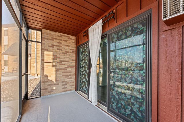 2700 Oxford Street N 101, Roseville, MN 55113