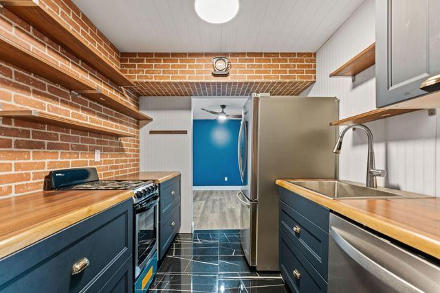 2700 Oxford Street N 101, Roseville, MN 55113