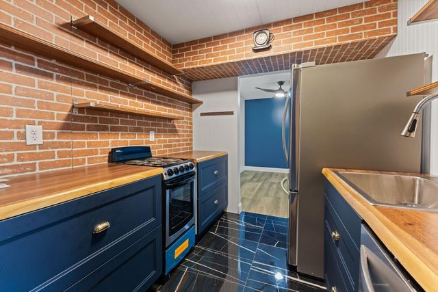 2700 Oxford Street N 101, Roseville, MN 55113