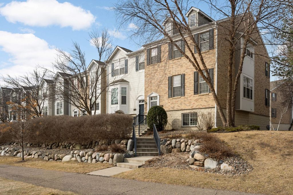 15767 Porchlight Lane, Eden Prairie, MN 55347