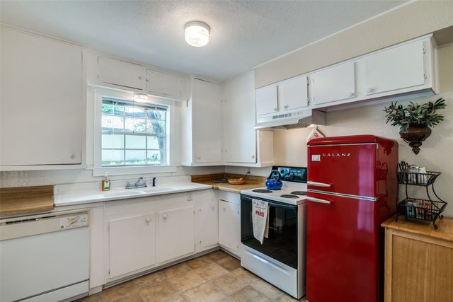 221 Pine Drive, Southlake, TX 76092