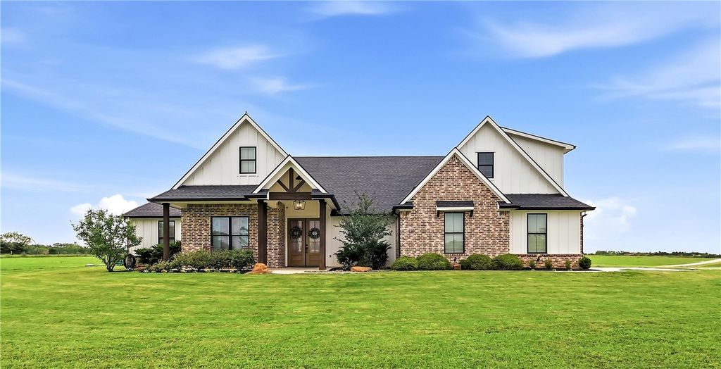 10547 Acacia Lane, Hearne, TX 77859 — exterior