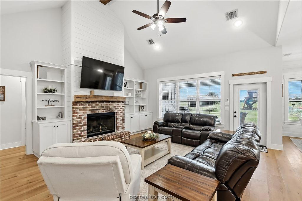 10547 Acacia Lane, Hearne, TX 77859 — photo 4