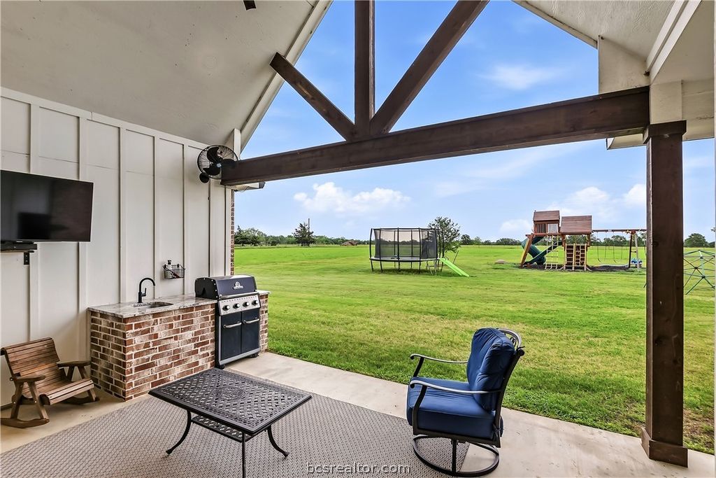 10547 Acacia Lane, Hearne, TX 77859 — photo 5