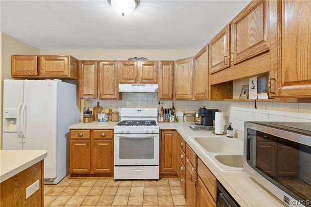 6147 Palm Summit Circle, Cicero, NY 13039