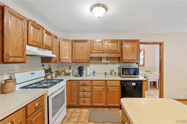 6147 Palm Summit Circle, Cicero, NY 13039