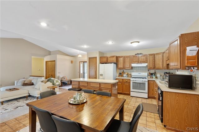 6147 Palm Summit Circle, Cicero, NY 13039