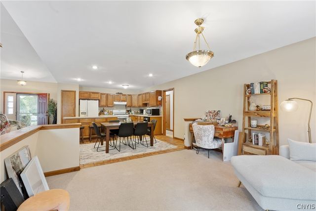 6147 Palm Summit Circle, Cicero, NY 13039