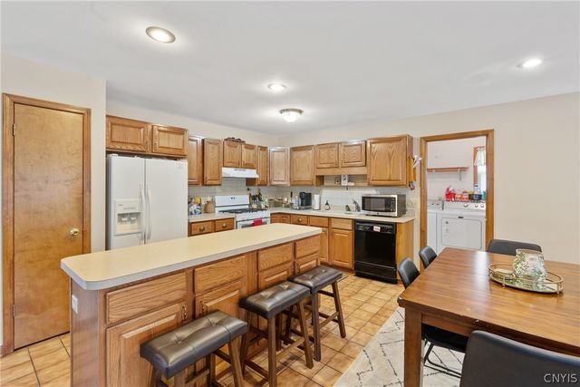 6147 Palm Summit Circle, Cicero, NY 13039
