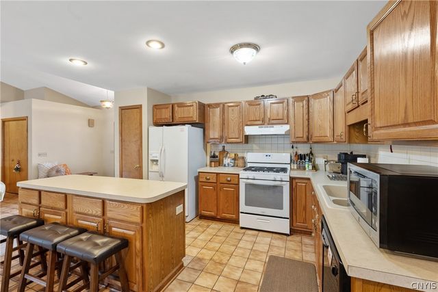 6147 Palm Summit Circle, Cicero, NY 13039