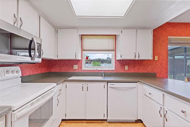 1105 LENNA AVENUE, Seffner, FL 33584