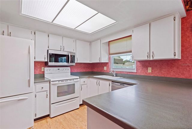 1105 LENNA AVENUE, Seffner, FL 33584