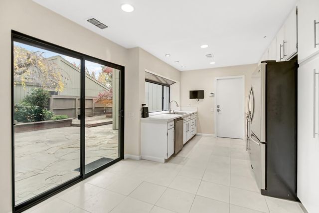 1108 Dunbarton Cir, Sacramento, CA 95825