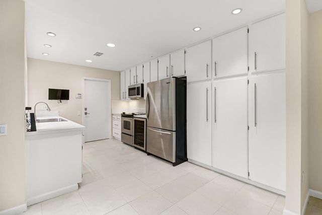 1108 Dunbarton Cir, Sacramento, CA 95825