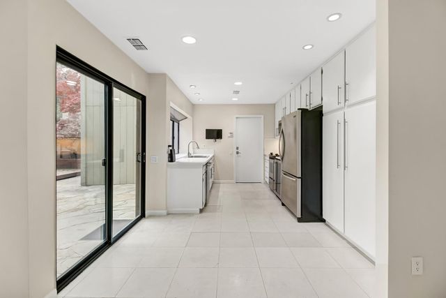 1108 Dunbarton Cir, Sacramento, CA 95825