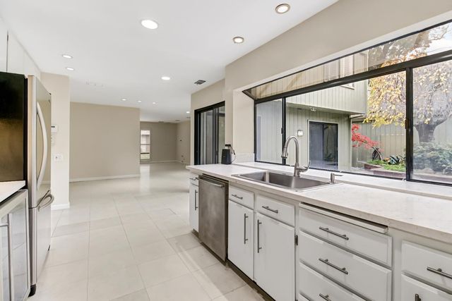 1108 Dunbarton Cir, Sacramento, CA 95825